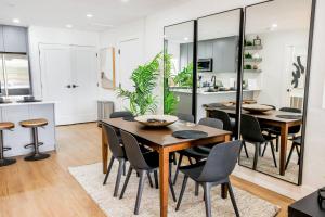 a dining room with a table and chairs at The Sunset Cove in Wesley Chapel