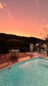 Πισίνα στο ή κοντά στο Casa Condominio nas Montanhas