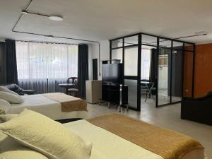 Postel nebo postele na pokoji v ubytování HOTEL COSTA DEL SOL FUSAGASUGa