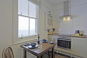 Dapur atau dapur kecil di Number Six +9 gambar