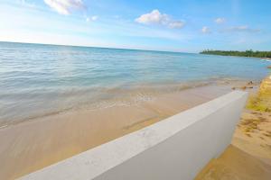 Gallery image of Del Mare at Buye Beach in El Cerro