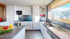 Η κουζίνα ή μικρή κουζίνα στο Chalet Joubarbe - Les Congères