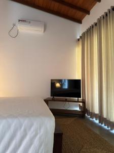 TV a/nebo společenská místnost v ubytování Maho Boutique Hotel