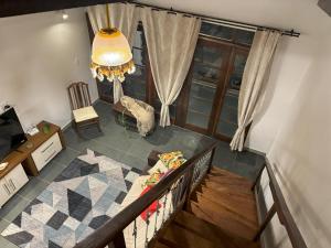 an overhead view of a living room with a couch at Casa Azul in Barra de Guaratiba