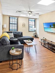 Posezení v ubytování Vibrant 3BR in Heart of Downtown La Crosse