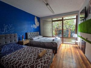 Postel nebo postele na pokoji v ubytování Blue house La Floresta