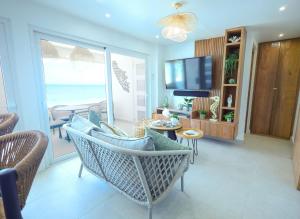 Gallery image of Del Mare at Buye Beach in El Cerro +14 photos