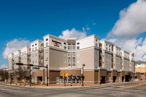 a large white building on the corner of a street at Residence Inn by Marriott Tallahassee Universities at the Capitol in Tallahassee