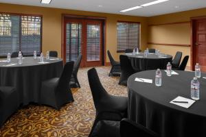Konferenční prostory v ubytování Larkspur Landing Extended Stay Suites Hillsboro + 16 fotografií