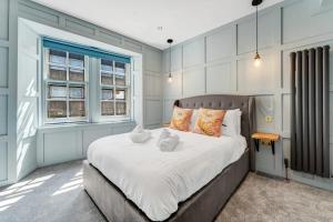 a bedroom with a large bed with two stuffed animals on it at Warden's Close Apartments in Edinburgh