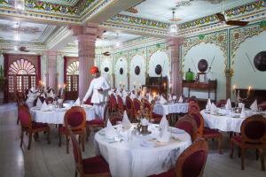 En restaurant eller et andet spisested på Jagat Palace