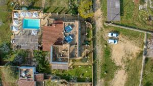 Bazén v ubytování Tenuta Palmira agriturismo nebo v jeho okolí