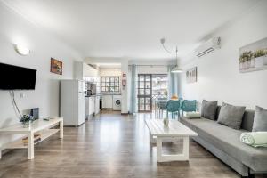 TV a/nebo společenská místnost v ubytování VilaRosa BeachPearl by CC 202