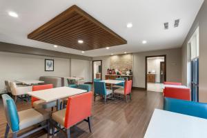 Posezení v ubytování Best Western Plus Lafayette Hotel University Area
