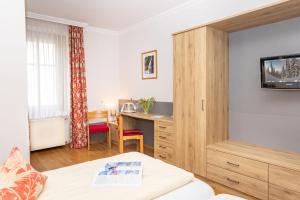 Posteľ alebo postele v izbe v ubytovaní Hotel Lebzelter