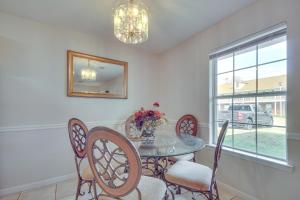 Galeriebild der Unterkunft Community Grills and Pool Gautier Condo! in Gautier