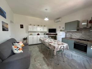 Η κουζίνα ή μικρή κουζίνα στο casa Sa Brèca +54 φωτογραφίες