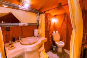Koupelna v ubytování Top Luxury Camp