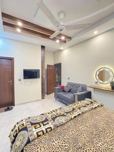 TV a/nebo společenská místnost v ubytování Home Sweet Home 3 bed Banglow