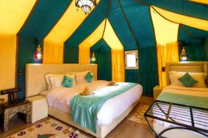 Postel nebo postele na pokoji v ubytování Top Luxury Camp