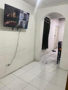 TV a/nebo společenská místnost v ubytování Hostal Maracay San Salvador