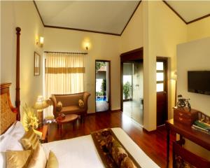 TV a/nebo společenská místnost v ubytování Carmelia Haven Resort Thekkady