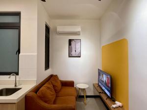 TV a/nebo společenská místnost v ubytování Neu Suites Service Apartment