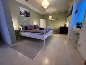 Μια τηλεόραση ή/και κέντρο ψυχαγωγίας στο The Clinic apartment