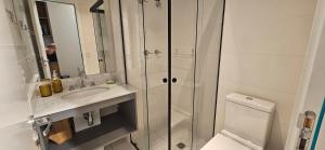 Vannituba majutusasutuses Studio Vila Madalena, Metrô, Moderno +13 fotot