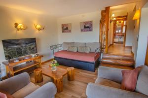 Uma área de estar em Nido del Cóndor Hotel & Spa