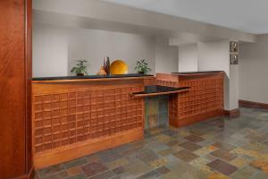 a bar in a room with a counter at Larkspur Landing Extended Stay Suites Sacramento in Sacramento