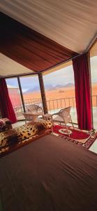 Balkón nebo terasa v ubytování Wadi Rum Candles Camp