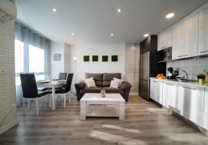 Kuchnia lub aneks kuchenny w obiekcie Apartamentos Aranda