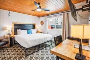 Postel nebo postele na pokoji v ubytování Highliner Hotel