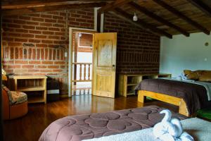 Postel nebo postele na pokoji v ubytování Hostal Cloud Forest