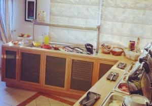 Makanan di atau di tempat lain dekat hotel