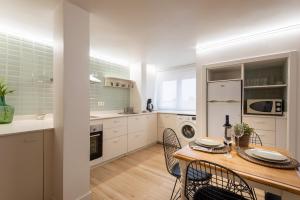 Η κουζίνα ή μικρή κουζίνα στο Apartamento 42 1 hab 140m Playa Caneliñas Máx 3 pax