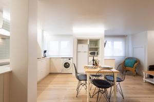 Η κουζίνα ή μικρή κουζίνα στο Apartamento 42 1 hab 140m Playa Caneliñas Máx 3 pax