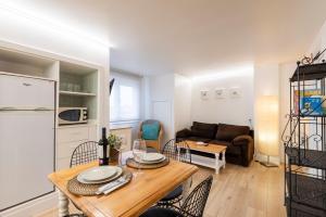 Η κουζίνα ή μικρή κουζίνα στο Apartamento 42 1 hab 140m Playa Caneliñas Máx 3 pax