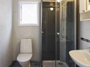 Ένα μπάνιο στο 4 person holiday home in Byxelkrok-By Traum +21 φωτογραφίες
