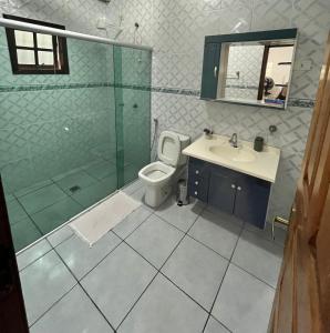 Phòng tắm tại Casa na praia perequê açu Ubatuba sobrado andar de baixo
