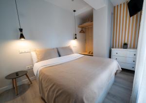 Posteľ alebo postele v izbe v ubytovaní Apartamentos Aranda - La Cepa I - II