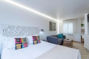 Postel nebo postele na pokoji v ubytování Apartamento 2 PAX - Portonovo 140 m playa Caneliñas