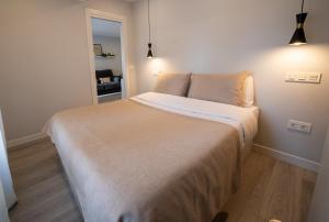 Posteľ alebo postele v izbe v ubytovaní Apartamentos Aranda - La Cepa I - II
