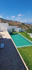 Piscina en o cerca de Villa Beni Mejmel avec vue exceptionnelle
