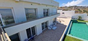 Piscina en o cerca de Villa Beni Mejmel avec vue exceptionnelle