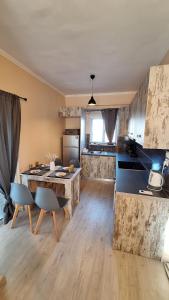 a kitchen with a table and chairs in a room at Nylio Apartment in Preveza