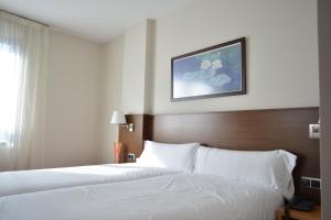 Postel nebo postele na pokoji v ubytování Hotel Palacio Congresos