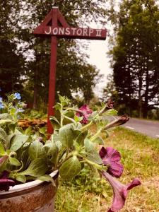 Aed väljaspool majutusasutust Jonstorps brygghus