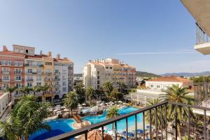 Bazén v ubytování Studios frente ao mar no IL Campanario Resort ILCTOP nebo v jeho okolí